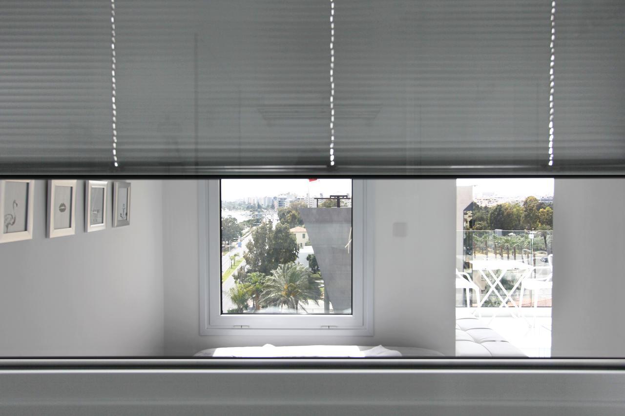 The White Pearl Suite - Beach Front City Centre With Sea View. Limassol Bagian luar foto