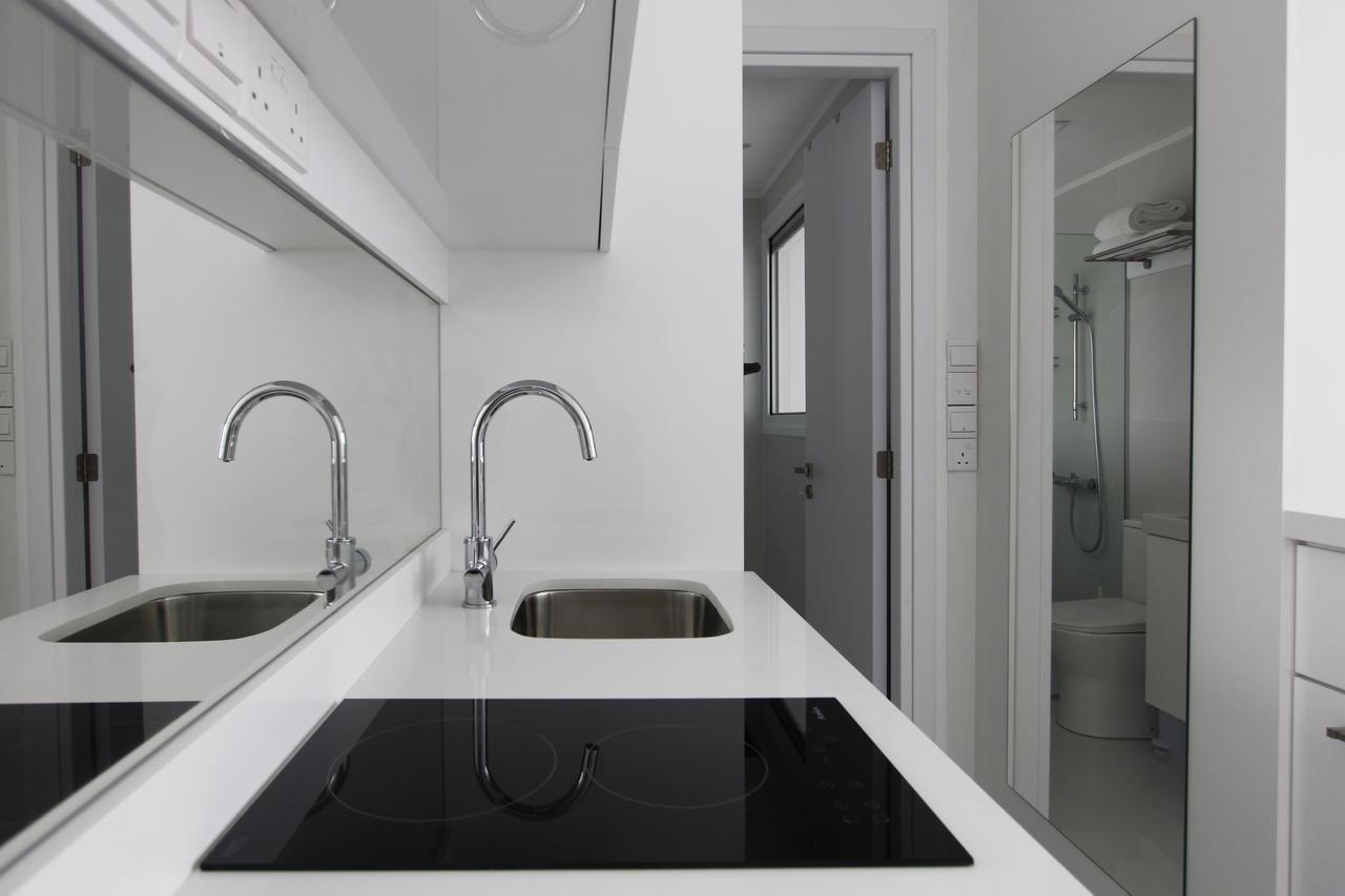 The White Pearl Suite - Beach Front City Centre With Sea View. Limassol Bagian luar foto
