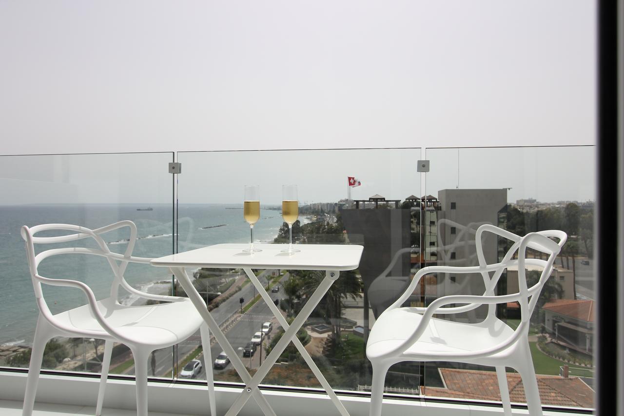 The White Pearl Suite - Beach Front City Centre With Sea View. Limassol Bagian luar foto